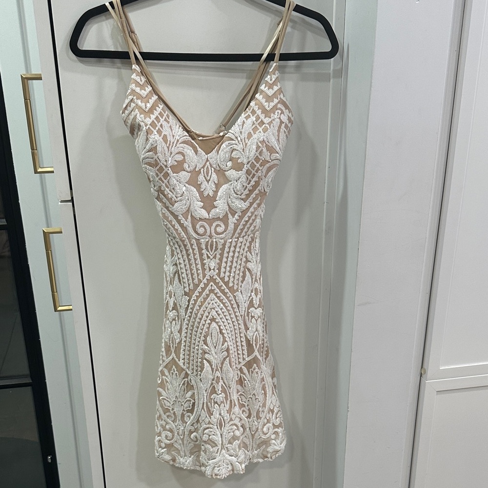 Windsor Shine-on Sequin V-neck Mini-dress White Lace Backless Dress